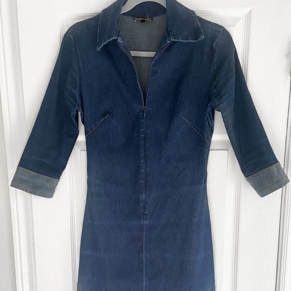 Le Chateau | Stylish Denim Dress with 3/4 Sleeves - Picture 2 of 4